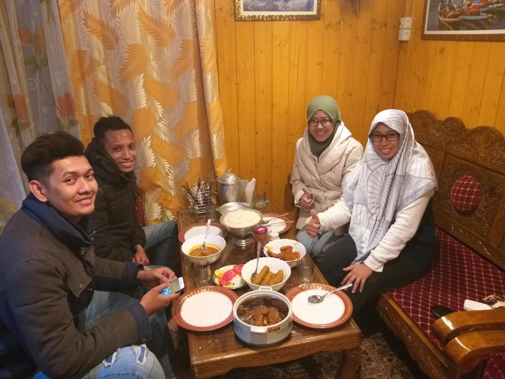 Tashkand Houseboat Srīnagar Exteriér fotografie